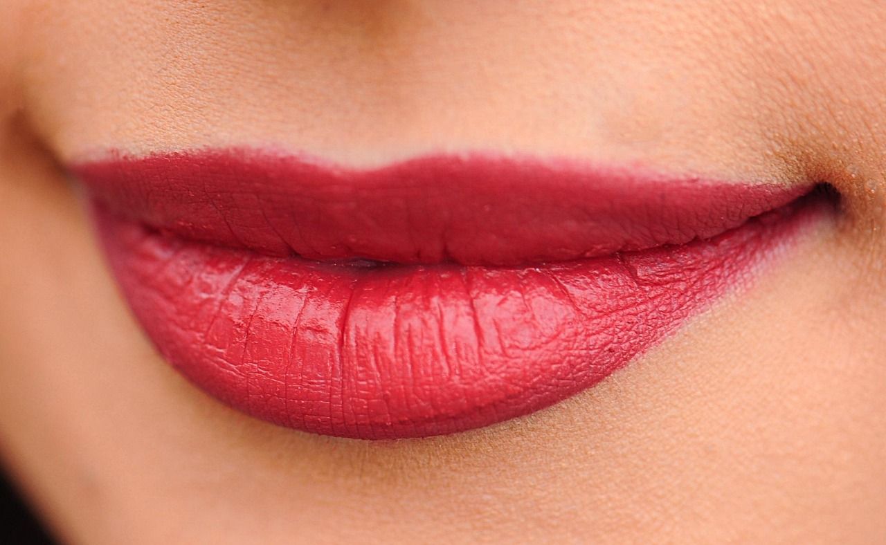 entdecken sie die besten make-up-tipps für jeden anlass. von natürlichen looks bis hin zu glamourösen styles – lernen sie techniken und produkte kennen, die ihre schönheit unterstreichen.